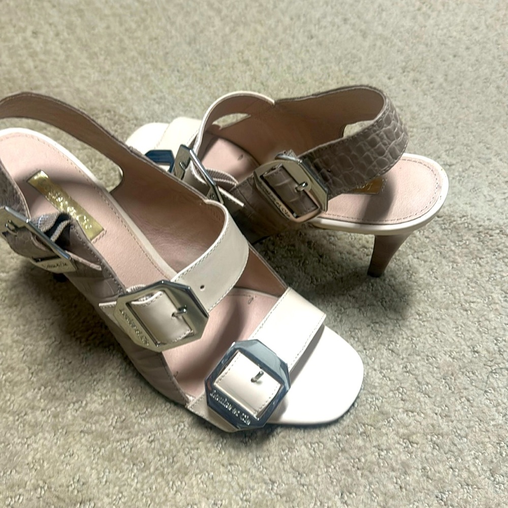 Women’s Tan Heels